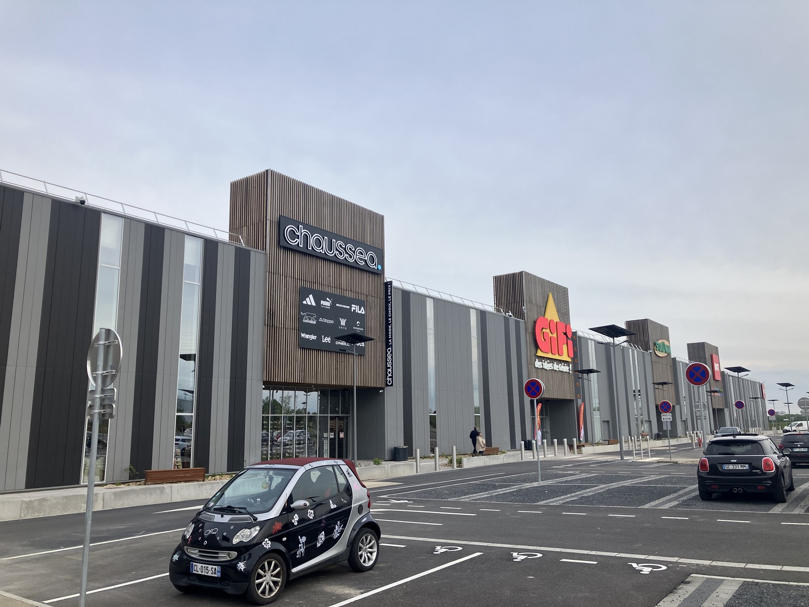 Transformation de l'imprimerie Decoster en cellules commerciales SEQUEDIN